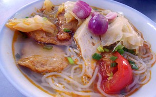 Đà Nẵng: Đỡ ngán với bún chả cá ngày đầu năm