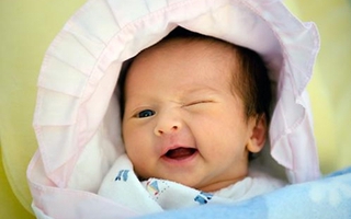 4 sự thật khiến bố mẹ bất ngờ về thị giác của bé sơ sinh
