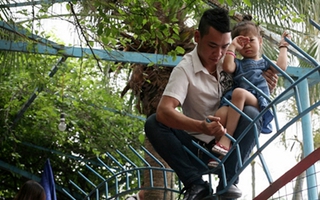 Tội lỗi hồn nhiên "biết rồi, nói mãi" của bố mẹ khi nuôi dạy con