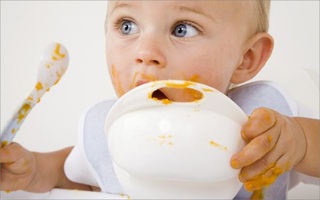 Những lưu ý về dinh dưỡng quan trọng với trẻ 1 tuổi mẹ nên biết