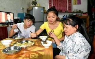 Cảm phục “người mẹ tí hon” vượt qua mọi thử thách số phận