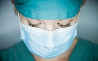 Nuốt cay đắng đỡ đẻ cho vợ hờ của chồng 