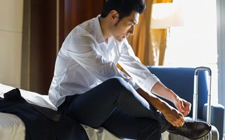 Khi chồng tôi vừa rút ví, thay quần thì đã để lộ một vật rất khả nghi 