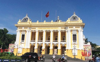 Nhà Hát Lớn Hà Nội thay "áo" mới, người khen nức nở - kẻ chê bai