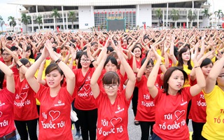 Hà Nội: Hàng nghìn nữ sinh "tươi như hoa" náo nức tham gia đồng diễn, nhạc hội