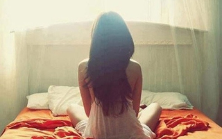 Chị dâu ngủ với nhân tình ngay trong đám tang anh trai