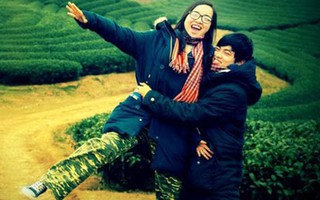 Chuyện tình hơn tuổi, hàng xóm đuổi, bố chê