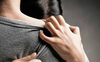 "Tôi là người ở, là ngân hàng và là bao cát của anh"