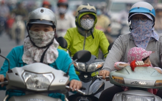 Người Sài Gòn khoác áo ấm những ngày se lạnh
