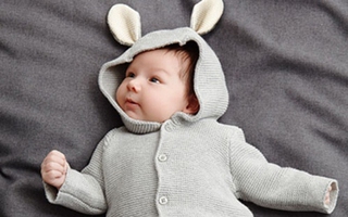 Mách mẹ cách giữ ấm an toàn cho bé trong mùa đông
