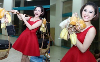 Vân Trang hồn nhiên "bán" bánh tráng trộn