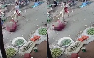 Hà Nội: Hai bạn thân rủ nhau đi ăn sáng rồi mâu thuẫn chém nhau giữa chợ, 1 người tử vong