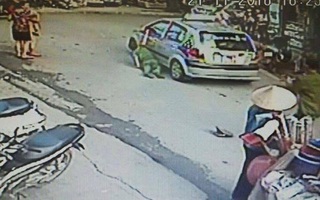 Hà Nội: Tạm giữ tài xế taxi kéo lê Thiếu tá công an phía trước cổng bệnh viện Nhi