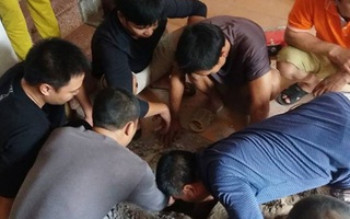 Hà Nội: Nền nhà nóng ran bất thường, chủ nhà đào lên để tìm nguyên nhân