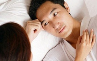 Bi hài vợ chồng “yêu” nhau như ăn vụng