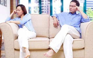 Khóc thét với kiểu "dạy" vợ của 2 ông chồng