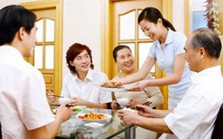 "Một thằng lấy vợ là đủ hầu cả nhà rồi"