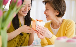 Con gái tham lam về "vét" của nhà mẹ đẻ 