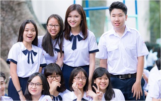 Á hậu Thùy Dung khoe vẻ đẹp trong veo  trong ngày tựu trường
