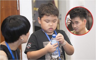 Vợ con miệt mài chờ Xuân Bắc diễn đến đêm muộn