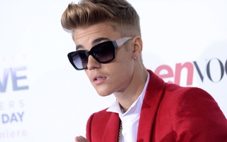 Justin Bieber bất ngờ bị bắt khi đang đua xe