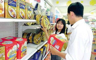 Hàng ngoại lấn lướt
