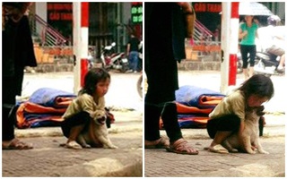 Khoảnh khắc xúc động khi em bé dân tộc ôm hôn chú chó nhỏ trước khi bị đem bán