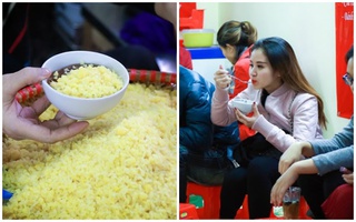 Ngày đông hanh hao nắng, nhất định phải rủ nhau lên phố thưởng thức món xôi chè 70 năm tuổi