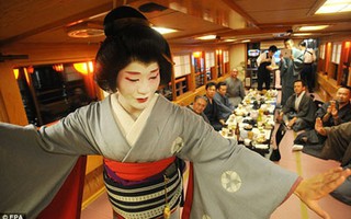 Một ngày của geisha nam duy nhất tại Nhật Bản