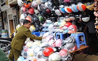 Không phạt người đội mũ bảo hiểm “rởm”!