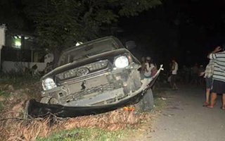 Ngắm trăng trước cổng nhà, bị ô tô đâm tử vong