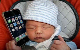 Bán con gái để tậu iPhone