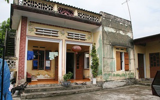 Tin đồn "ông nội sống như... vợ chồng với cháu 6 tuổi"