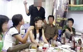 Choáng vì nhân viên phục vụ khách bằng "chiêu bẩn" và "đòn giang hồ"