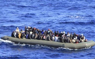 Italy: Chìm thuyền chở 400 người nhập cư, hàng trăm người có thể đã chết