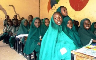 Nigeria đóng cửa tất cả các trường học tới tháng 10 vì dịch Ebola