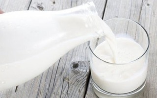 Uống nhiều sữa “không giảm nguy cơ gãy xương”