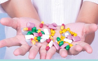 Có nên bóc vỏ nhộng thuốc?