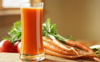 Những người không nên uống nước ép cà rốt