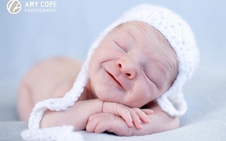 Cười thả ga với chùm ảnh bé "làm trò" khi ngủ 