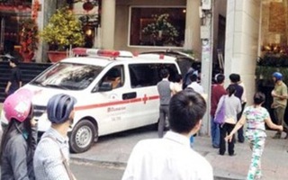 Rơi vào khe hở 2 khách sạn, khách nước ngoài tử vong