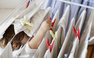 Cẩn thận nguy cơ u nấm phổi, xuất huyết, tử vong nhanh chỉ vì phơi quần áo không đúng cách ngày mưa