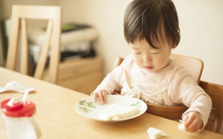 Học mẹ Nhật 7 bước giúp con cải thiện bệnh lười ăn