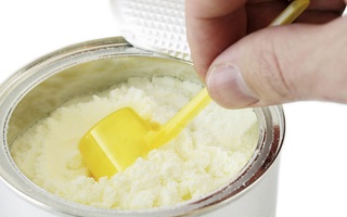 Các mẹ có con trên 1 tuổi sẽ ngã ngửa khi biết sự thật này về sữa công thức