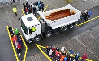 Nhiều trẻ gặp nguy hiểm vì không được dạy về các điểm khoanh vùng màu vàng 