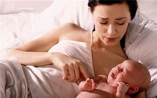 Lý do khiến các mẹ phải suy nghĩ lại về việc luyện ngủ cho con