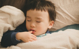 Đây là lý do vì sao bố mẹ cần cho con đi ngủ trước 9 giờ tối  