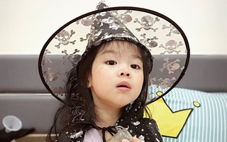 Lại một lần nữa choáng váng trước khả năng "bắn" tiếng Anh vanh vách của bé Miu 5 tuổi