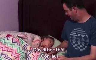 Ông bố đáng thương được hàng nghìn người đồng cảm vì nỗi khổ gọi con dậy mỗi sáng