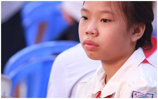 Ánh mắt vương vấn buồn của con gái Trần Lập trong ngày khai giảng